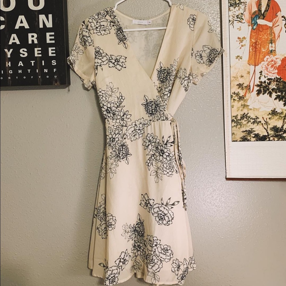 Lush wrap dress in light pink